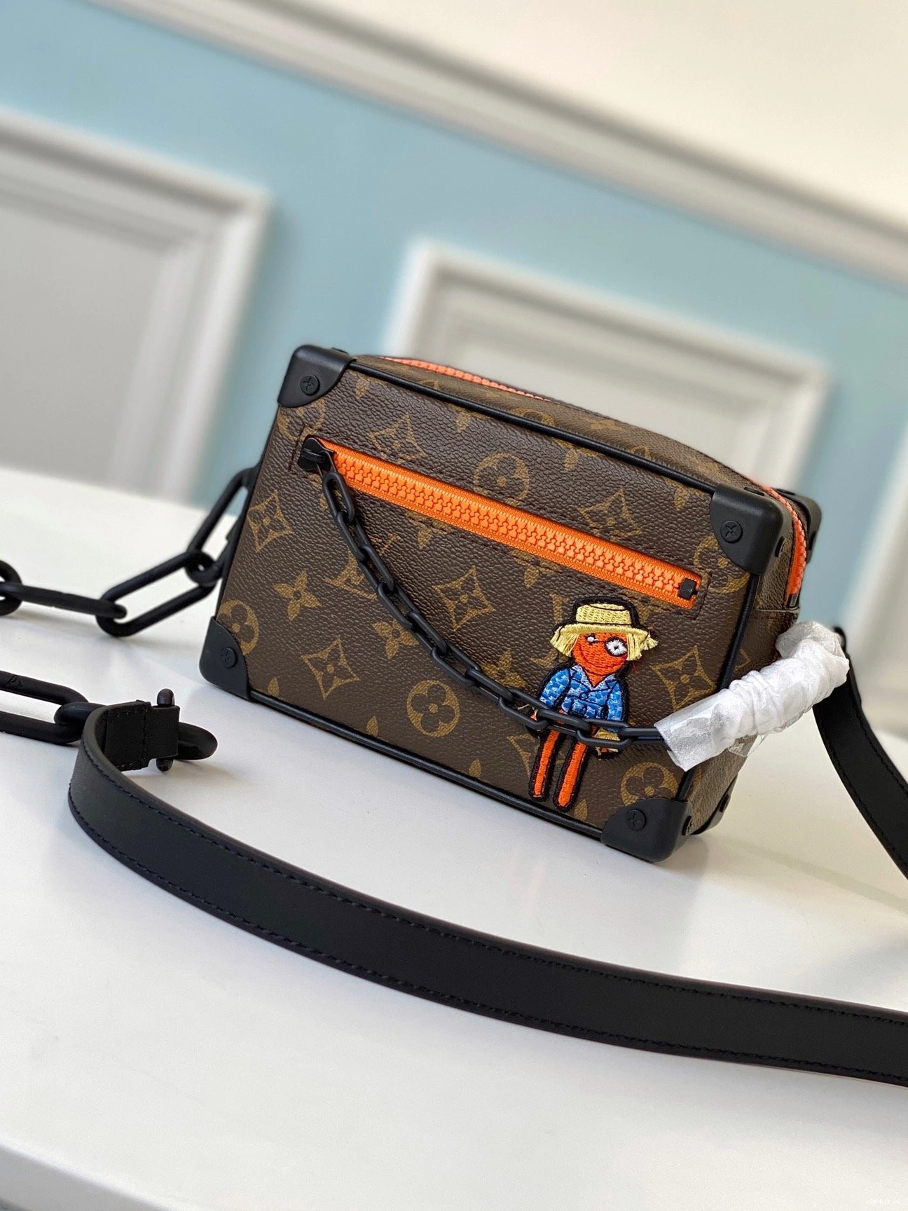 WIS VUITTON LOUIS TRUNK SOFT 1120